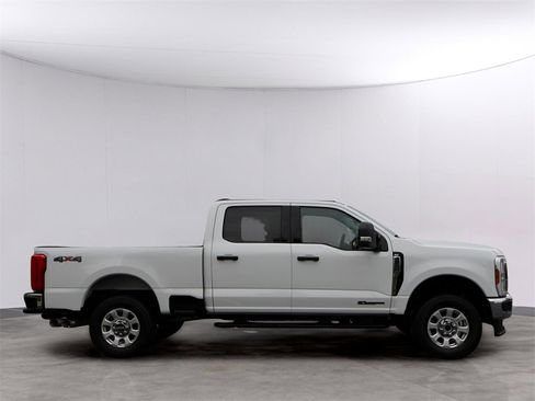 Used 2024 Ford F250 XLT w/ Snow Plow/Camper Package image 4