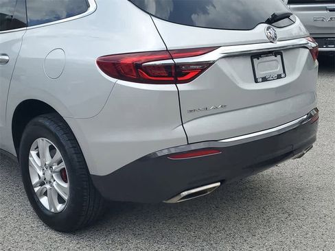 Used 2020 Buick Enclave Essence image 7
