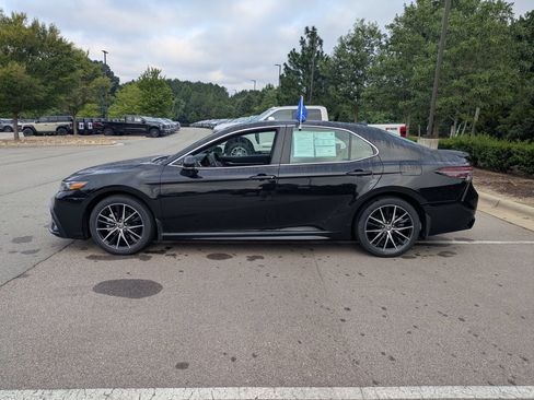 Used 2024 Toyota Camry SE FWD image 7