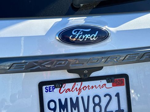 Used 2018 Ford Explorer XLT w/ Equipment Group 202A image 21