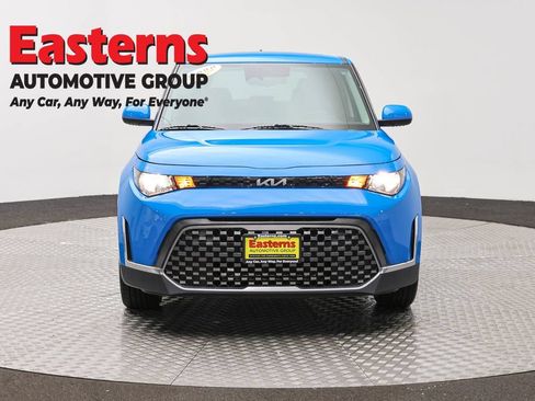 Used 2023 Kia Soul EX FWD image 2