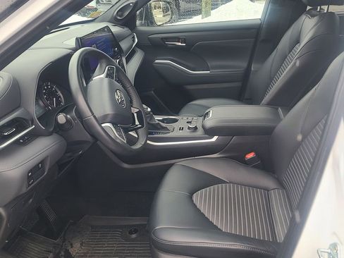 Used 2024 Toyota Highlander XSE image 10