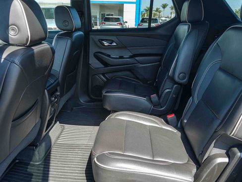 Used 2023 Chevrolet Traverse Premier FWD image 21