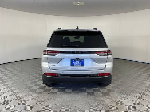 Used 2023 Jeep Grand Cherokee Altitude AWD/4WD image 19