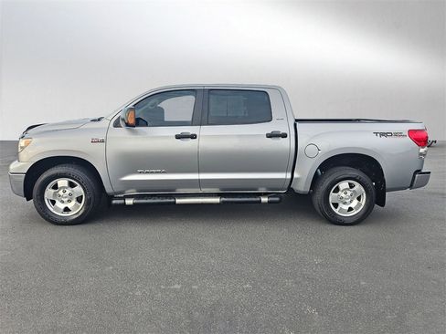 Used 2008 Toyota Tundra 4x4 CrewMax image 2