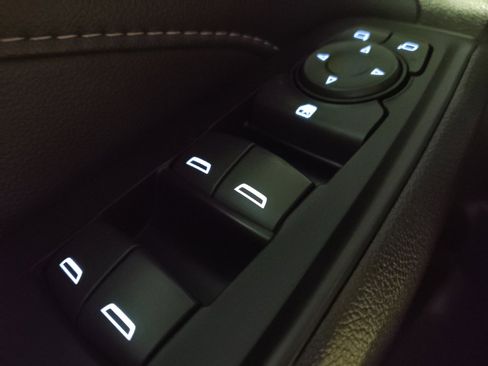 Used 2020 Chevrolet Traverse LS FWD image 27