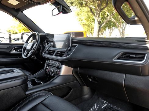 Used 2021 GMC Yukon XL SLT image 9