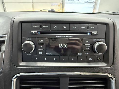 Used 2017 Dodge Grand Caravan SE w/ Power Window Group image 15