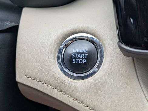Used 2022 Toyota Highlander XLE FWD image 18