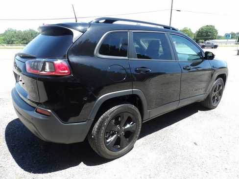 Used 2021 Jeep Cherokee Latitude Plus AWD/4WD image 4
