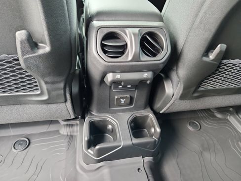 New 2026 Jeep Wrangler Unlimited Rubicon w/ Technology Group AWD/4WD image 33