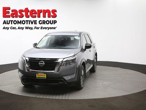 Used 2024 Nissan Pathfinder S image 53