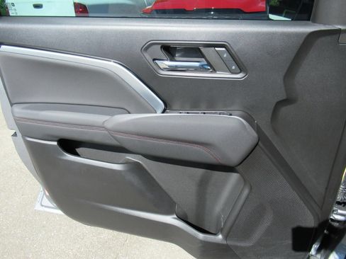 Used 2024 Chevrolet Colorado Z71 w/ Z71 Convenience Package 2 AWD/4WD image 19