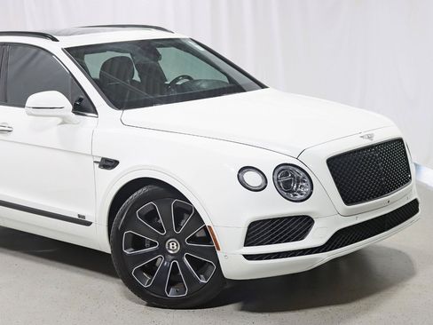 Used 2020 Bentley Bentayga Design Series AWD/4WD image 2