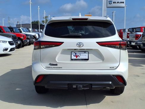 Used 2020 Toyota Highlander XLE FWD image 7