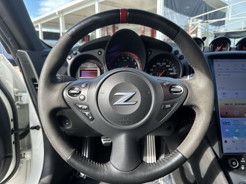 Used 2019 Nissan 370Z NISMO RWD image 11