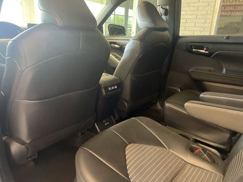 Used 2024 Toyota Highlander XSE image 14