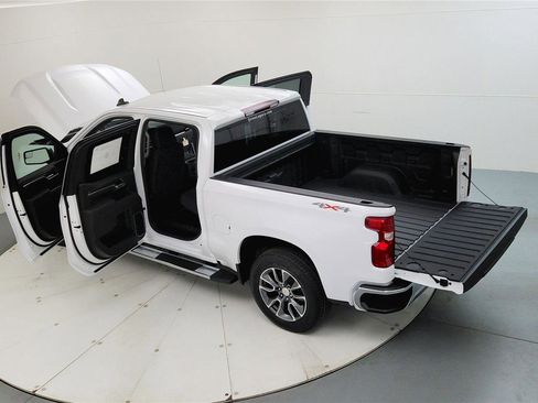 Used 2026 Chevrolet Silverado 1500 LT w/ Protection Package AWD/4WD image 17