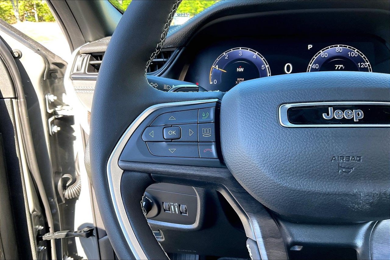 New 2027 Jeep Grand Cherokee Altitude RWD image 27