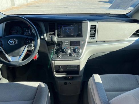 Used 2015 Toyota Sienna LE image 14
