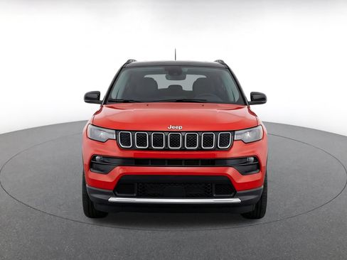 Used 2025 Jeep Compass Limited AWD/4WD image 2