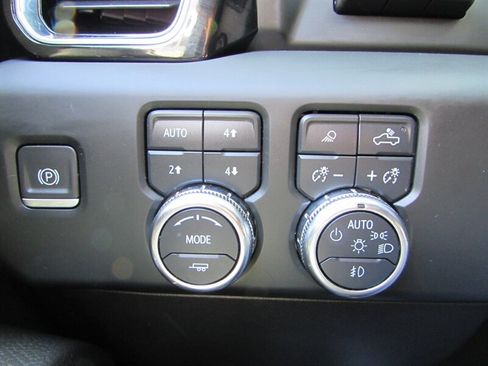 Used 2022 GMC Sierra 1500 Denali w/ Technology Package AWD/4WD image 23