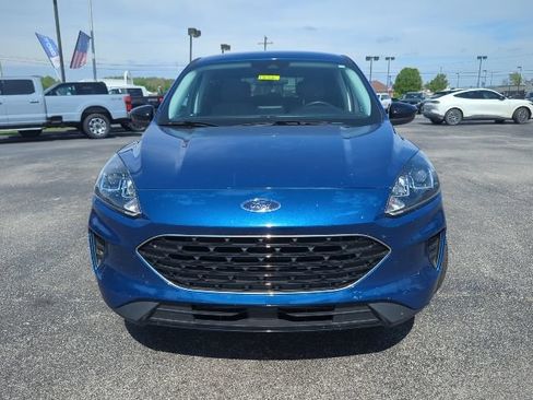 Used 2022 Ford Escape SE w/ SE Sport Appearance Package AWD/4WD image 3