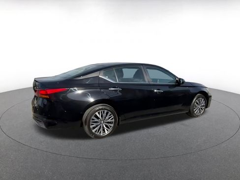 Used 2025 Nissan Altima 2.5 SV image 15