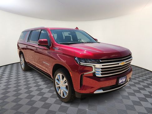 Used 2023 Chevrolet Suburban High Country AWD/4WD image 6