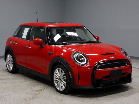 Used 2024 MINI Cooper S image 1