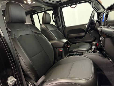 Used 2023 Jeep Gladiator Sport S image 18