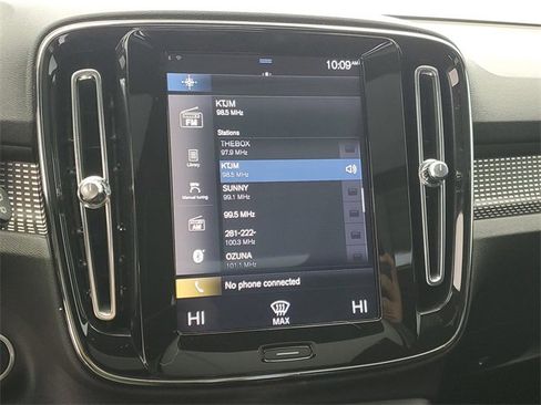 Used 2020 Volvo XC40 T4 R-Design w/ Advanced Package image 28