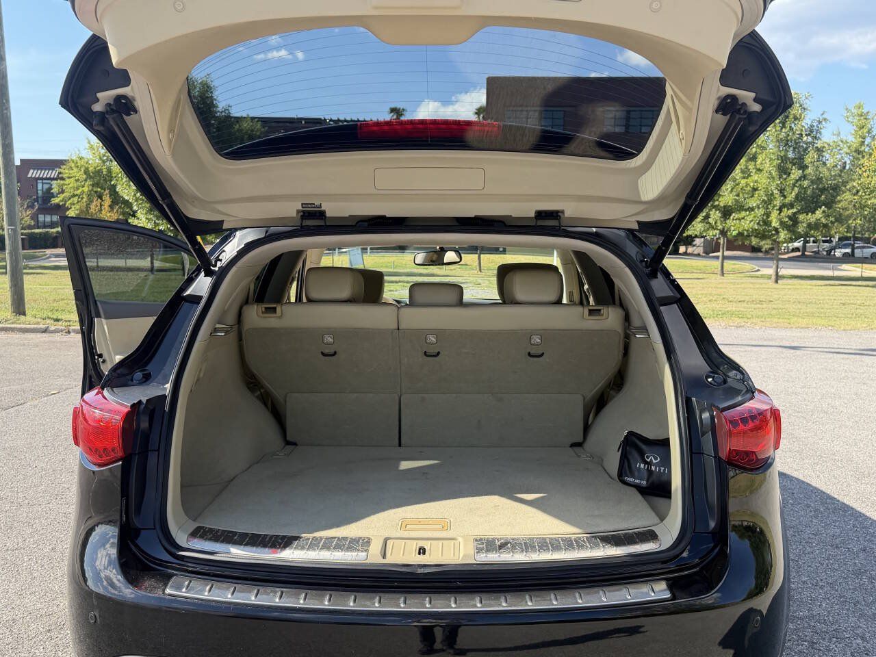 Used 2014 INFINITI QX70 2WD w/ Premium Package image 17