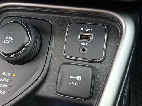 Used 2020 Jeep Compass Latitude w/ Cold Weather Group AWD/4WD image 23