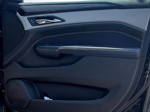 Used 2014 Cadillac SRX Luxury image 24