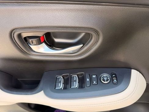 Used 2023 Honda HR-V EX-L image 12