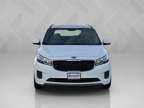 Used 2017 Kia Sedona LX w/ LX Essentials Premium Package image 2
