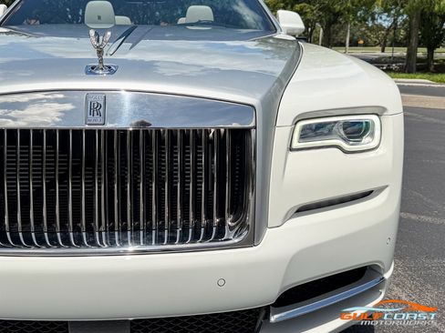 Used 2017 Rolls-Royce Dawn RWD image 3