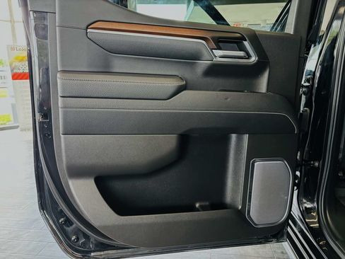 Used 2025 GMC Sierra 1500 Denali w/ Denali Reserve Package AWD/4WD image 38
