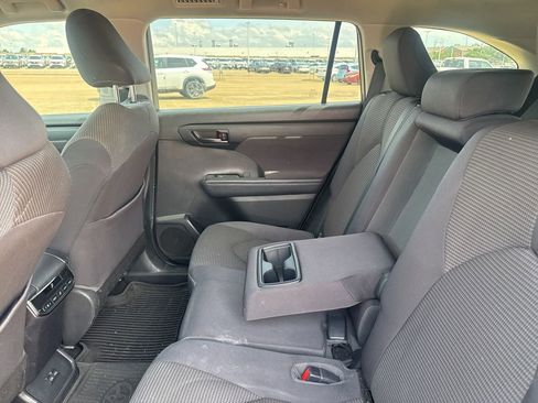 Used 2022 Toyota Highlander L FWD image 31