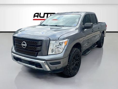 Used 2024 Nissan Titan SV w/ SV Convenience Package AWD/4WD image 3