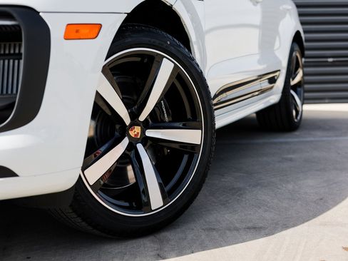 New 2026 Porsche Macan GTS image 12