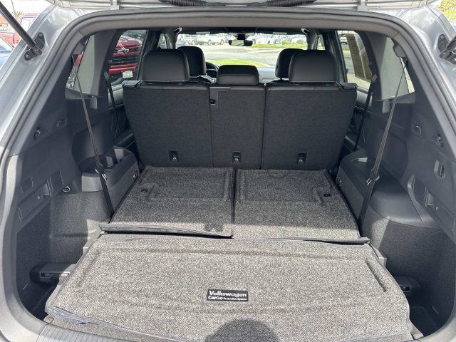 Certified 2023 Volkswagen Tiguan SE R-Line FWD image 26