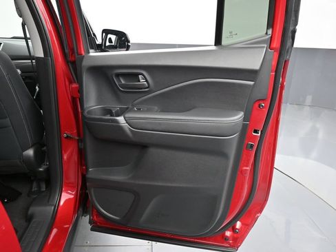 Used 2025 Honda Ridgeline Sport image 31