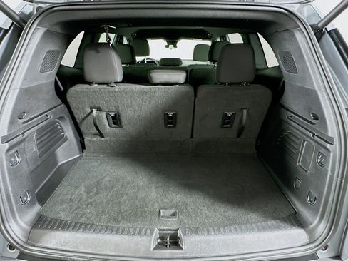 Used 2025 GMC Acadia Elevation image 30