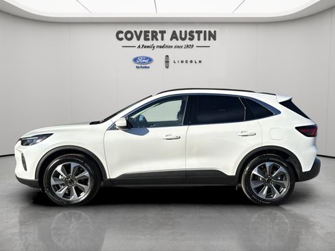 Certified 2025 Ford Escape Platinum w/ Class II Trailer Tow Package image 2