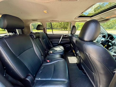 Used 2012 Toyota Highlander SE w/ Tow Pkg AWD/4WD image 17