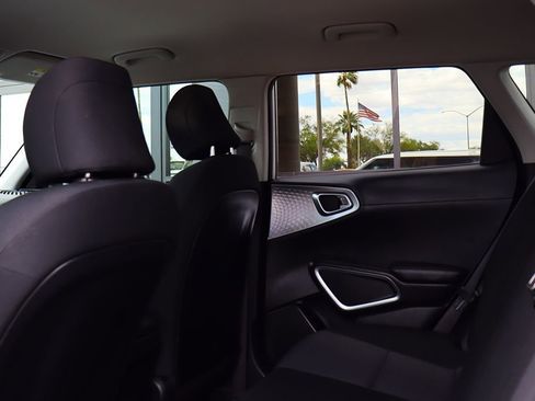 Used 2020 Kia Soul LX FWD image 34