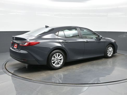 Used 2025 Toyota Camry LE image 6