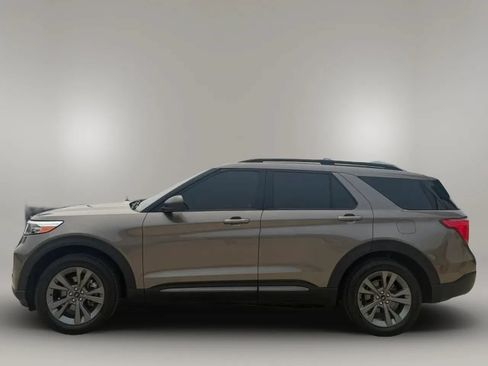Used 2021 Ford Explorer XLT w/ Equipment Group 202A AWD/4WD image 4